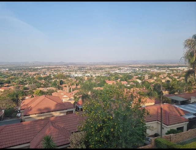 3 BEDROOM TOWNHOUSE FOR SALE IN SAFARI GARDENS